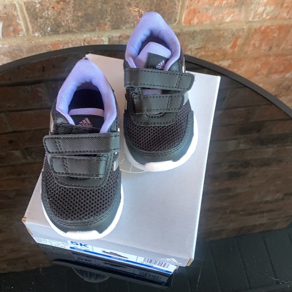 New adidas Tensaur Run
Toddler Sneakers size 5 - Picture 4 of 10